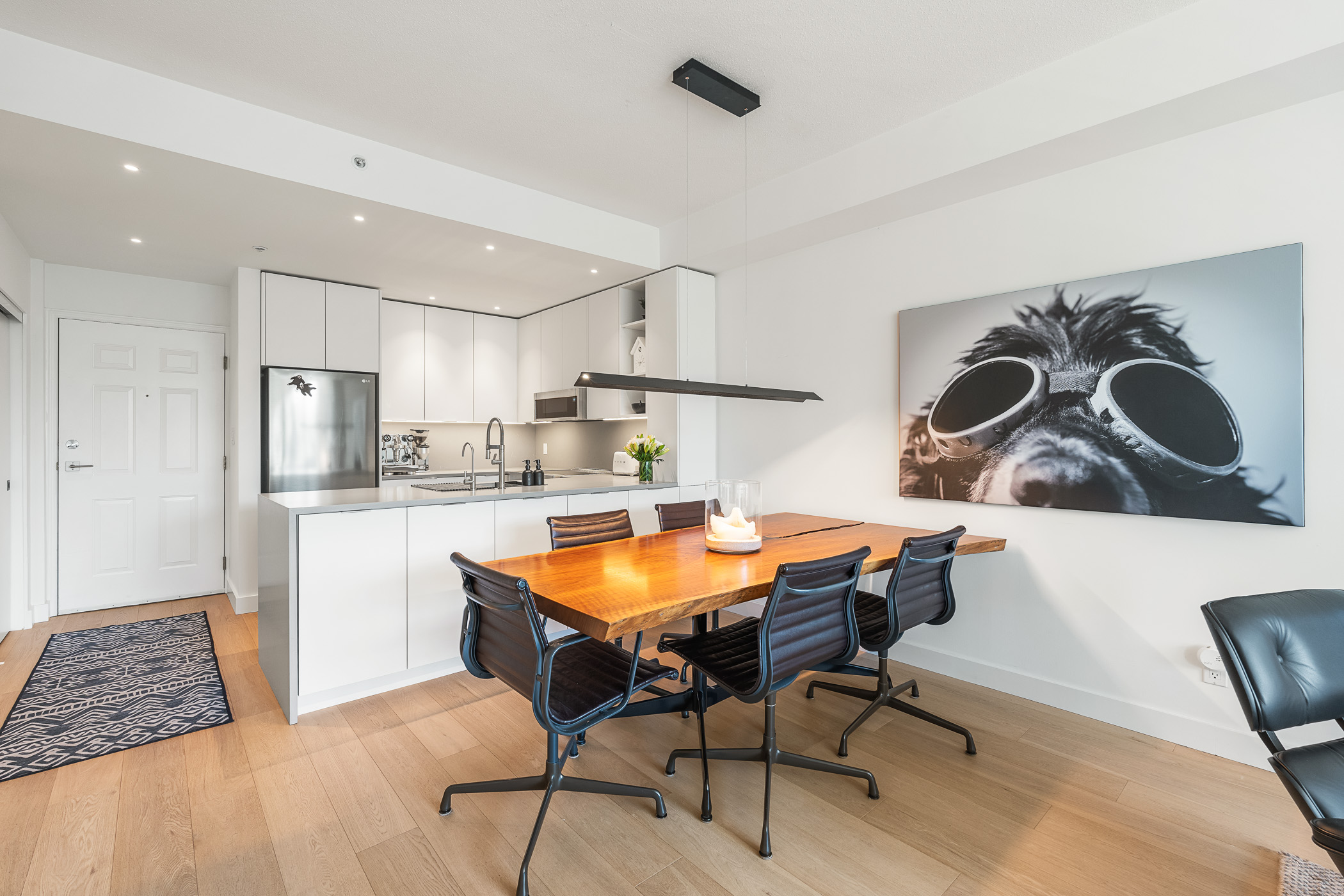 #407 – 3600 Windcrest Drive
